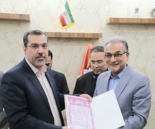 طی مراسمی سند بزرگترین ملک آموزش و پرورش استان گلستان با مساحتی نزدیک به ۱۰۰ هکتار در گنبدکاووس تحویل قدرت الله نظری مدیرکل آموزش و پرورش استان گلستان شد طی مراسمی سند بزرگترین ملک آموزش و پرورش استان گلستان با مساحتی نزدیک به ۱۰۰ هکتار در گنبدکاووس تحویل قدرت الله نظری مدیرکل آموزش و پرورش استان گلستان شد