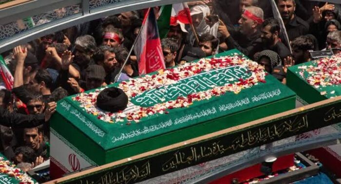 قیامت در قلب ایران؛ حماسهی وداع و روایتی از نمازِ “حکمت” بر پیکرِرهبر “مجاهد”»بقلم:«ابراهیم حاتمی» فعال رسانه ای کشور قیامت در قلب ایران؛ حماسهی وداع و روایتی از نمازِ “حکمت” بر پیکرِرهبر “مجاهد”»بقلم:«ابراهیم حاتمی» فعال رسانه ای کشور