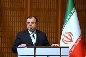 هشدار استاندار گلستان به بانک‌ها:  هرگونه کم‌کاری بانک‌ها در پرداخت تسهیلات مصوب سفر رئیس‌جمهور، پیگرد جدی دارد /«پول مردم نباید گروگان چند نفر خاص باشد.»